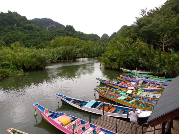 Dermaga perahu di Desa Wisata Rammang-rammang. Sumber foto : Desa Wisata Rammang-rammang.