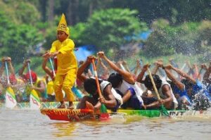 Pacu Jalur Tradisi Khas Kuansing, Sumber Foto: Web Kuansingkita