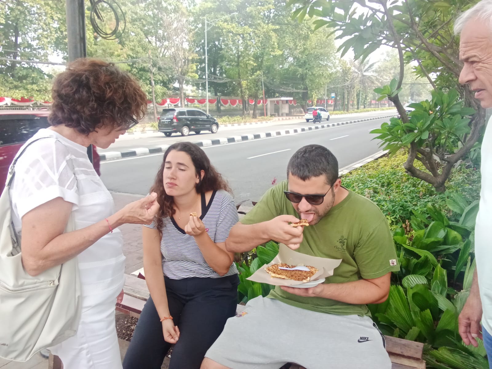 Kerak Telor Kuliner Khas Jakarta, Sumber Foto: Twitter KacaLuthf1