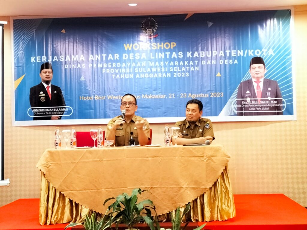 Kepala Bidang Pembangunan dan Usaha Ekonomi Desa DPMD Provinsi Sulsel, DR. Andy, M.Si. saat membuka Workshop Kerjasama Antar Desa Lintas Kabupaten/Kota Sumber Foto: sulselprov.go.id