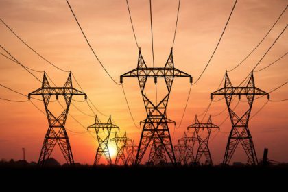 Ilustrasi tiang listrik PLN yang mengaliri 3 desa 3T di Kabupaten Luwu dan Kabupaten Pinrang Sumber Foto: Istockphoto