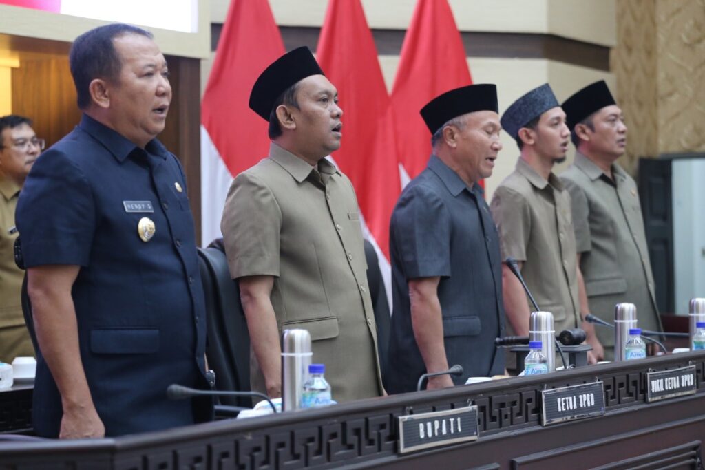 Bupati Hendy Siswanto saat mengikuti Rapat Paripurna DPRD Kabupaten Jember, Jum'at (01/9/2023). Sumber foto: PPID Jember.