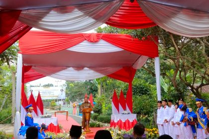 Bupati Jember Hendy Siswanto saat memberikan sambutan peresmian jembatan. Sumber foto: PPID Jember.