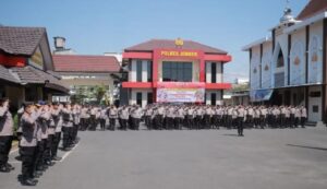 Polres Jember menggelar Apel Pergeseran Pasukan dalam rangka pengamanan pilkades serentak. Sumber foto: Polres Jember.