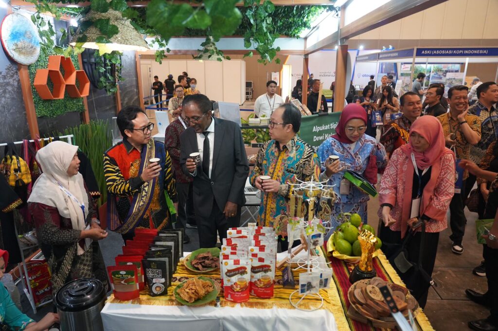 Kemenparekraf memfasilitasi enam desa wisata dari beberapa provinsi untuk melakukan eksebisi dan berbagai promosi di Kompas Travel Fair 2023 di ICE BSD. Sumber: https://kemenparekraf.go.id/