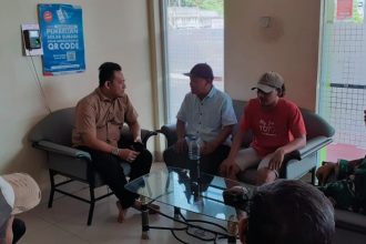 Sejumlah warga saat mengadukan laporan ke SPBU setempat. Sumber: Istimewa.