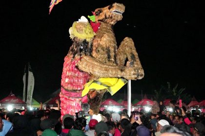 25 ribu tahu disulap menjadi sebuah replika jaran kencak dan penari topeng kaliwungu. Sumber foto: Kominfo Lumajang.