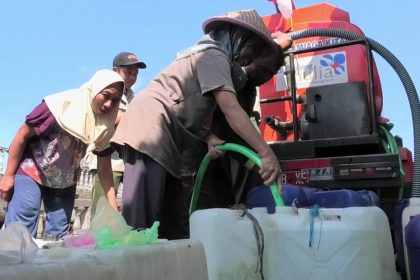 BPBD Kabupaten Temanggung saat droping air bersih (8/8/2023). Sumber foto: https://jatengprov.go.id/