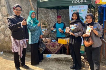 Mahasiswa saat melakukan pendampingan wirausaha. Sumber: Humas Untidar