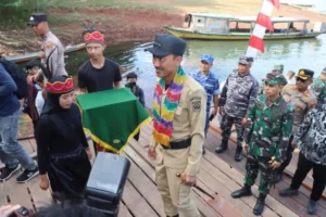 TMMD Buka Akses Jalan di Desa Terisolir, Dapat Apresiasi Bupati Banjar Sumber foto: kominfo.banjarkab.go.id