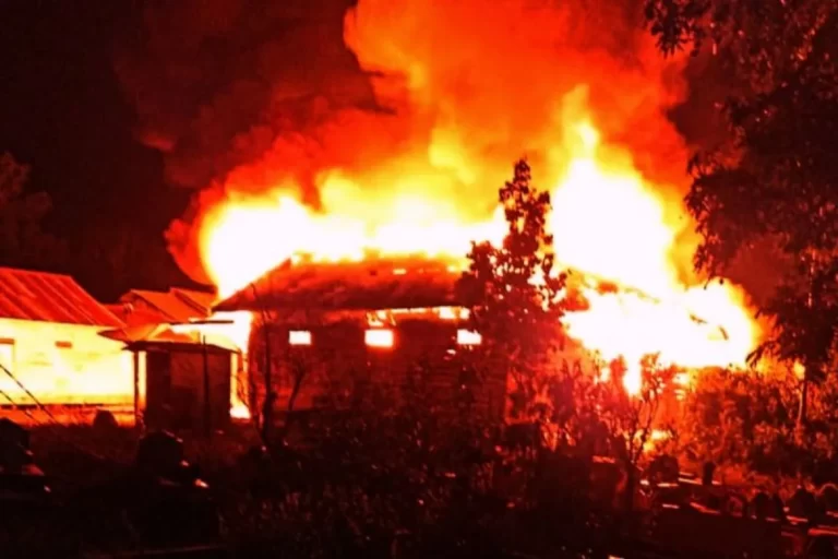 Keterangan: Tiga Rumah Ludes Terbakar di Desa Parigi Tapin Sumber foto: bpbd.tapinkab.go.id