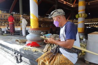 Tradisi Ngayah Bali, Sumber Foto: Twitter myrockinphoyos