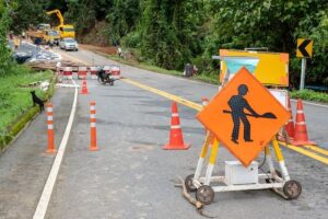 Dinas PUTR HSS Lakukan Penanganan Sementara Jalan yang Ambrol di Loksado. Sumber foto: Freepik