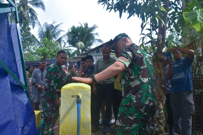 Kodam Pattimura dan PT. PLN Kolaborasi Bantu Sumur Bor untuk Warga Ureng, Sumber Foto: tniad.mil.id