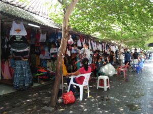 foto pasar seni kuta, sumber foto: Badung