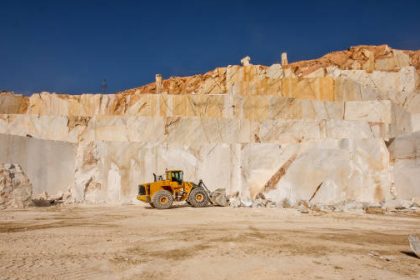 Ilustrasi tambang galian C di Desa Kuwil Sumber Foto: Istockphoto