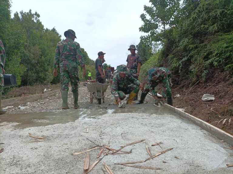 Guna Tingkatkan Ekonomi Rakyat Tapin TNI bangun jalan 2,9 KM Sumber foto: berita.kolutkab.go.id