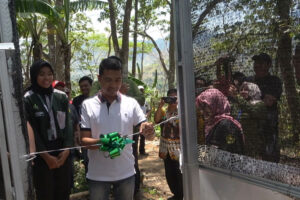 Peresmian Rumah Tanaman Obat Keluarga (Toga) di Desa Curahnongko. Sumber foto: Humas Unej.