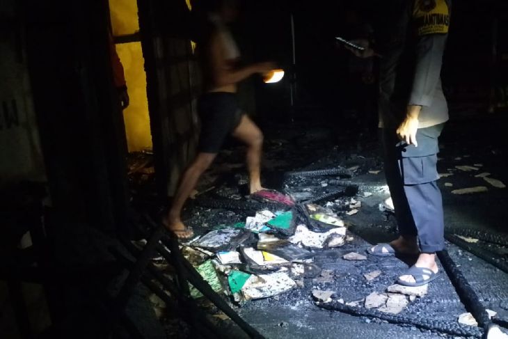 Bangunan Posyandu di Desa Labian Habis Terbakar Sumber foto: bpbd.kapuashulukab.go.id