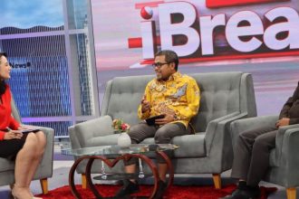 Wakil Ketua DPRD Jateng Ferry Wawan Cahyono (Tengah) saat menjadi narasumber dalam talkshow “iBreak” di Studio iNews. Sumber foto: DPRD Jateng.
