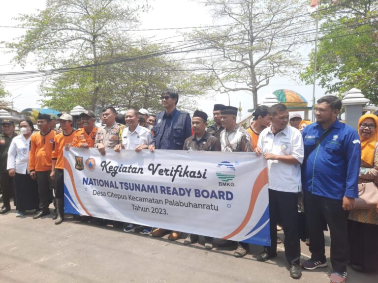 Kegiatan verifikasi National Tsunami Ready Board (NTRB) di Desa Citepus. Sumber foto: Istimewa.