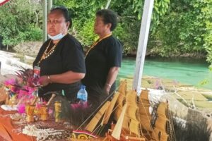 Pelaku usaha perempuan Papua saat menjual produk usaha rumah tangga untuk mendukung Sail Teluk Cenderawasi, Sumber Foto: Istimewa