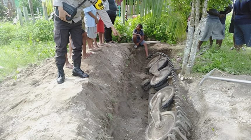 Warga Kampung Sarmi Kota Temukan Roda Tank, Sumber Foto: Istimewa