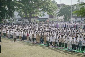 foto salat istisqa, sumber foto: sumber resmi pemprov ntb