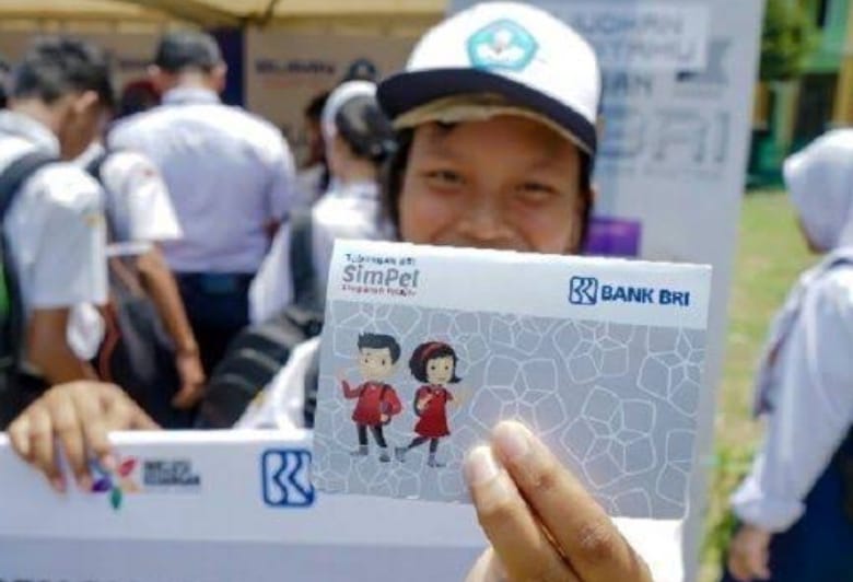 ilustrasi foto siswa menerima beasiswa dari BRI, sumber foto: Istimewa