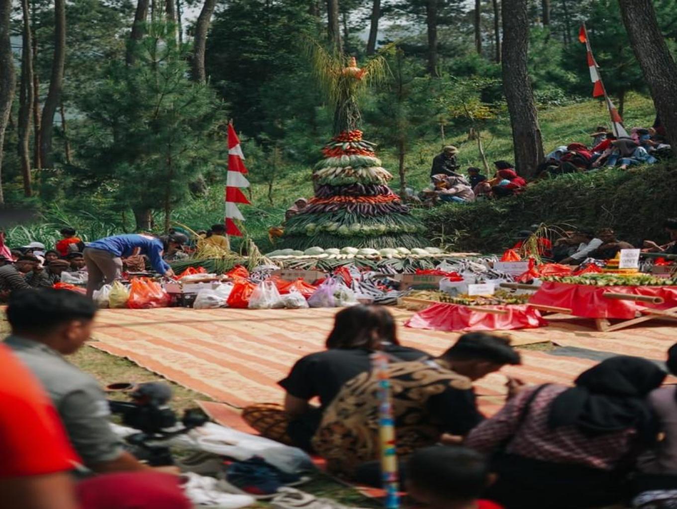 Wisata Budaya Ngreksa Bumi di Desa Wisata Conto. Sumber foto : Dok. Kemenparekraf.