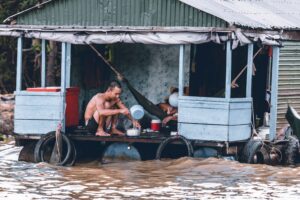 Jalan Lintas Sumatera Tergenang Banjir, Aktivitas Warga Terganggu. Sumber: Pexels.com