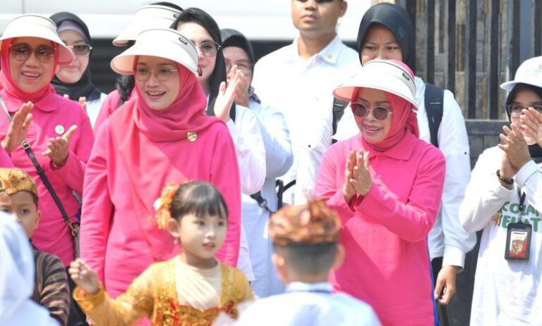 Iriana Jokowi dan Lilik Umi Nashriyah Galakkan Gerakan CTPS di Surabaya