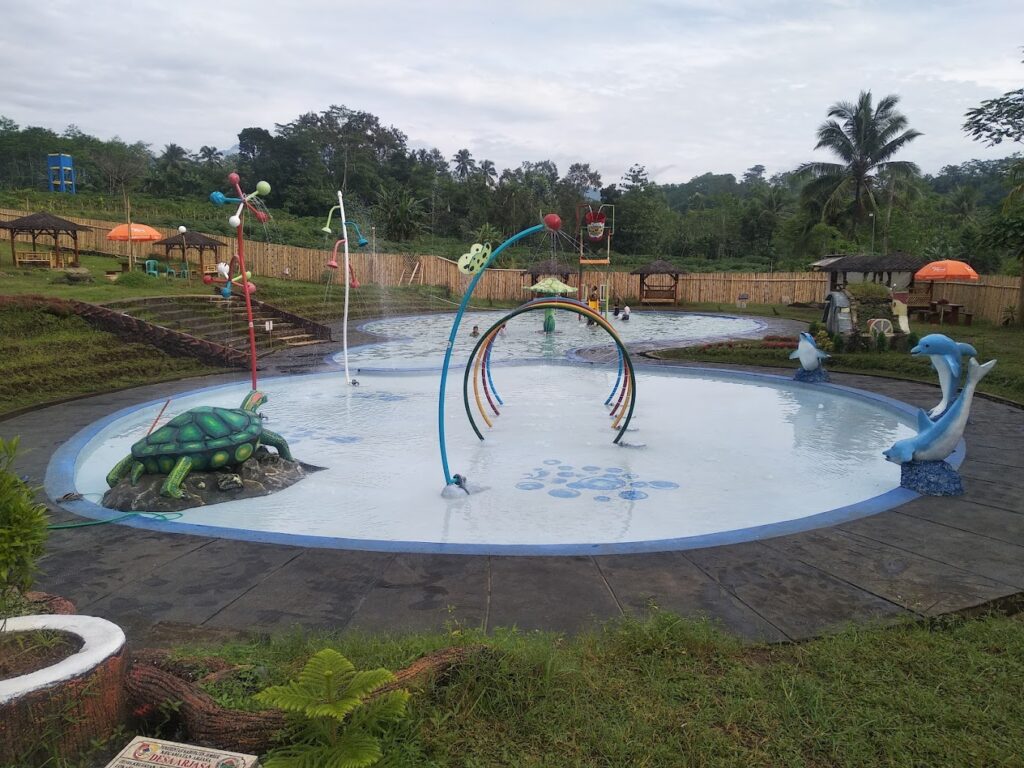 Wisata kolam renang BUM Desa Citra Mandiri, Desa Arjasa, Jember. Sumber foto: Istimewa.