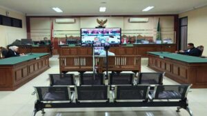 Sidang Terdakwa Kades Mundurejo di Pengadilan Tipikor Surabaya. Sumber foto: Istimewa.