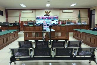 Sidang Terdakwa Kades Mundurejo di Pengadilan Tipikor Surabaya. Sumber foto: Istimewa.