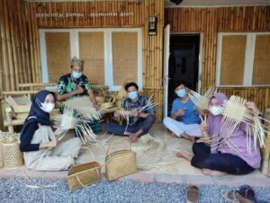 Eduwisata Kerajinan Bambu di Desa Gintangan. Sumber foto: Jadesta Kemenparekraf.