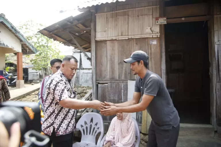 Pemkab Lampung Gulirkan Bantuan Rumah Layak Huni untuk Warga Desa Jondong Kalianda. Sumber: www.lampungselatankab.go.id