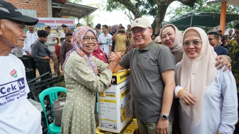 Genjot Produktivitas Pertanian, Gubernur Hibahkan Ribuan Alsintan. Sumber: pemprovbengkulu.go.id