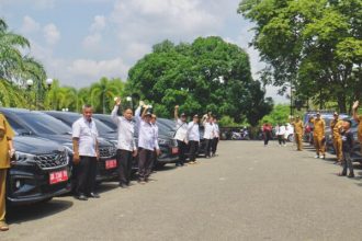 Kepala Desa di Balangan Terima Bantuan Kendaraan Operasional Sumber foto: balangankab.go.id
