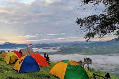 Padang Savana di Perbukitan Desa Wisata Cipta Karya. Sumber foto : Dok. Kemenparekraf.