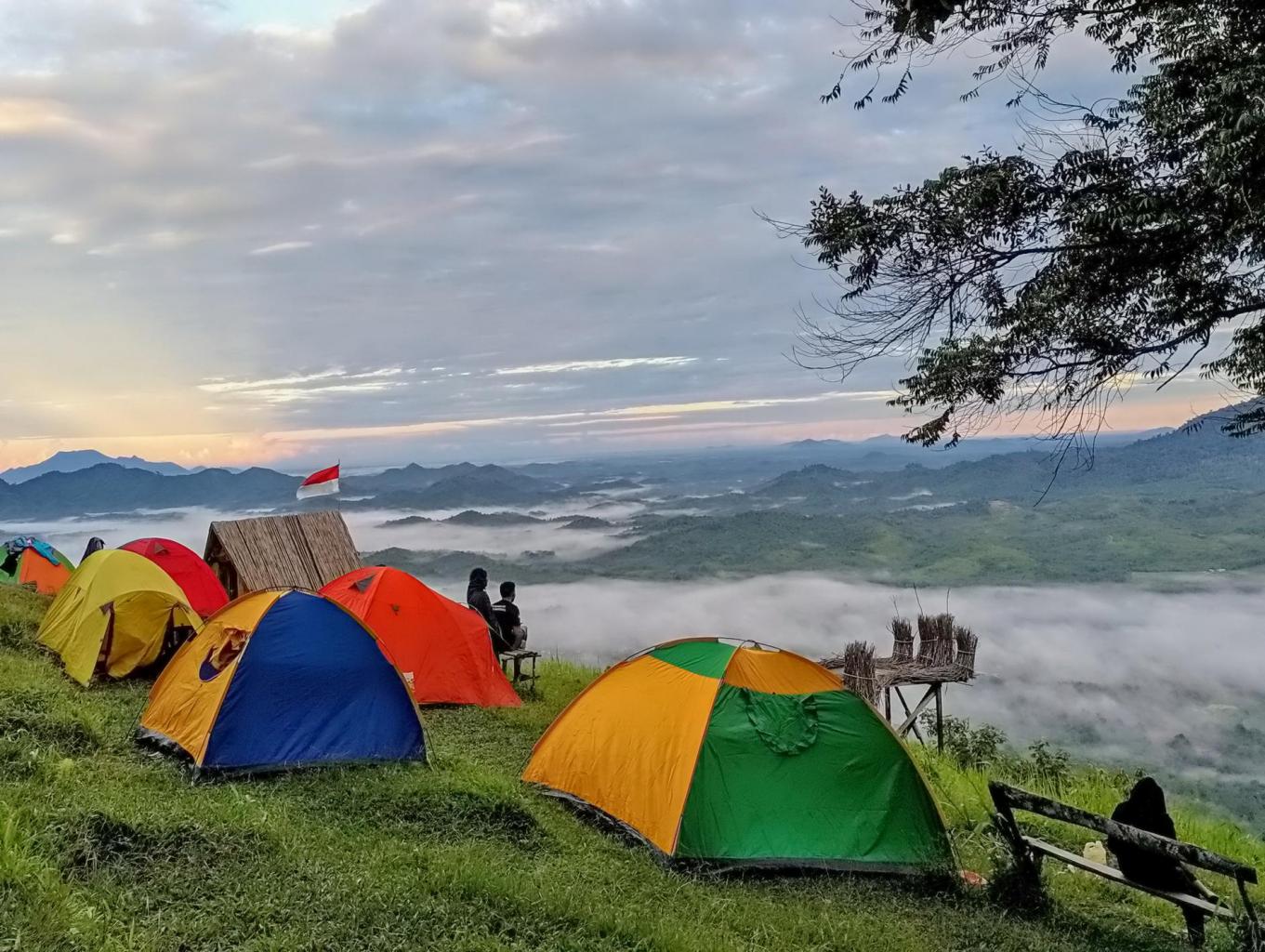 Padang Savana di Perbukitan Desa Wisata Cipta Karya. Sumber foto : Dok. Kemenparekraf.