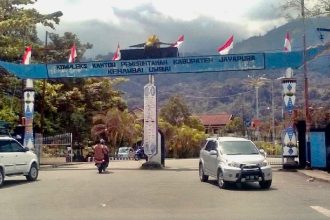 Tugu Selamat Datang di Kompleks Perkantoran Pemkab Jayapura, Sumber Foto: dinkes.papua.go.id