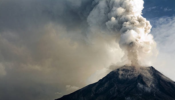 Ilustrasi Erupsi Gunung, Sumber Foto: Istock