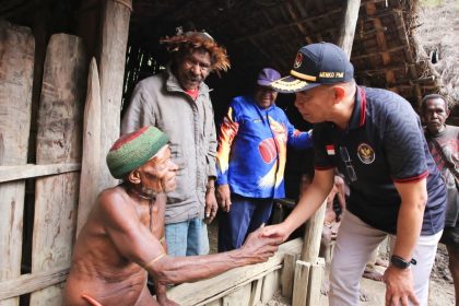 Mentri PMK Tinjau Kesehatan dan Kemiskinan Suku Dani, Sumber Foto: kemenkopmk.go.id
