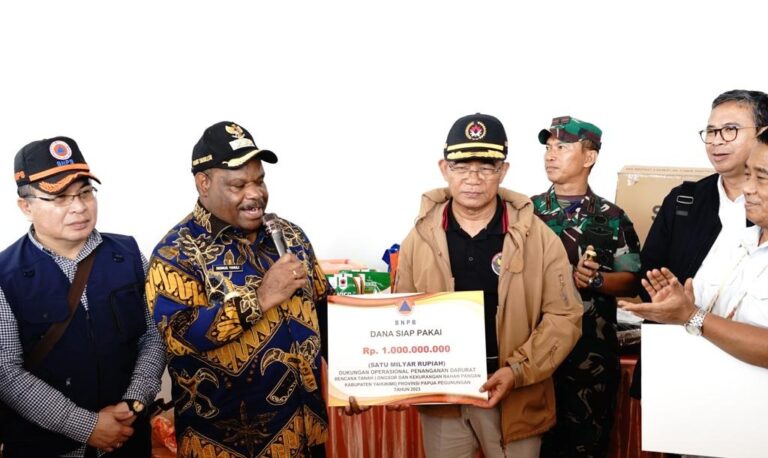 Menko PMK Blusukan ke Yahukimo, Pastikan Penanganan Korban Bencana Longsor, Sumber Foto: kemenkopmk.go.id