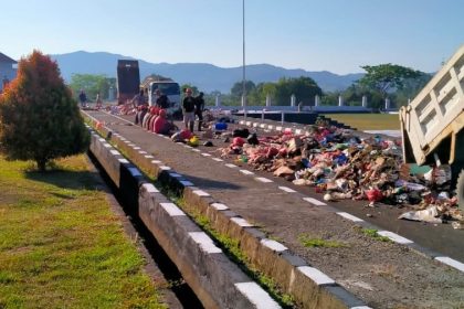 Kantor Bupati SBB Dipenuhi Sampah Berserakan, Sumber Foto: Istimewa