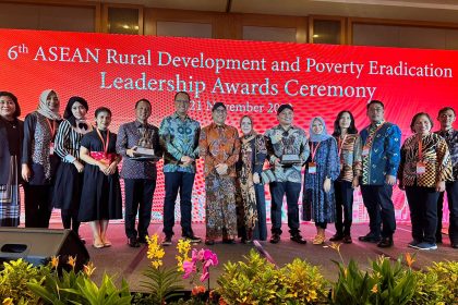 Foto bersama Menteri Desa dengan Perwakilan World Bank. Sumber foto: Humas Kemendes.