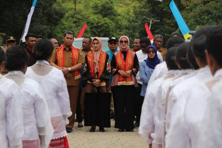 Penjabat Bupati Seram Bagian Barat Andi Chandra As'aduddin dalam Acara Prosesi Panas Pela, Sumber Foto: Dinas Kominfo Pemkab SBB