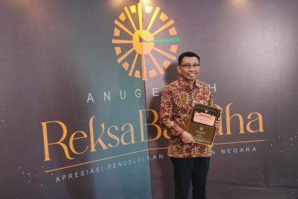 Kepala Biro Keuangan dan BMN Setjen Kemendes PDTT, Bahartani Lamakampali, dalam acara puncak di Gedung Dhanapala Kemenkeu pada Rabu (22/11/2023) malam. Sumber foto: Humas Kemendes PDTT.