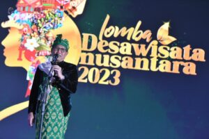 Gus Halim saat memberi arahan pada malam apresiasi pemenang LDWN 2023 di Mataram, Nusa Tenggara Baray (NTB) pada Jumat (24/11/2023) malam. Sumber foto: Humas Kemendes PDTT.